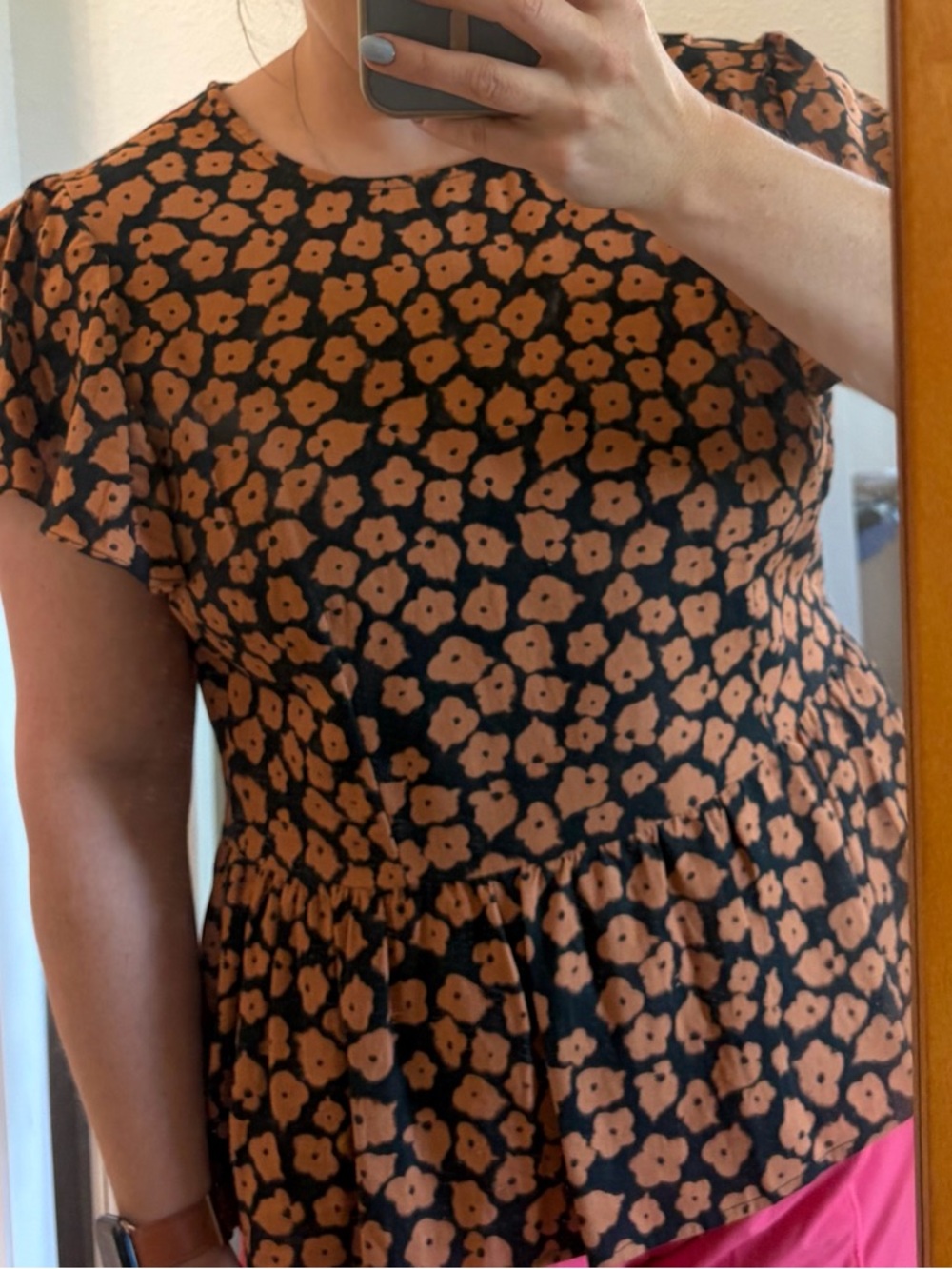 Who What Wear, Floral Peplum Top with Tan Flowers, M